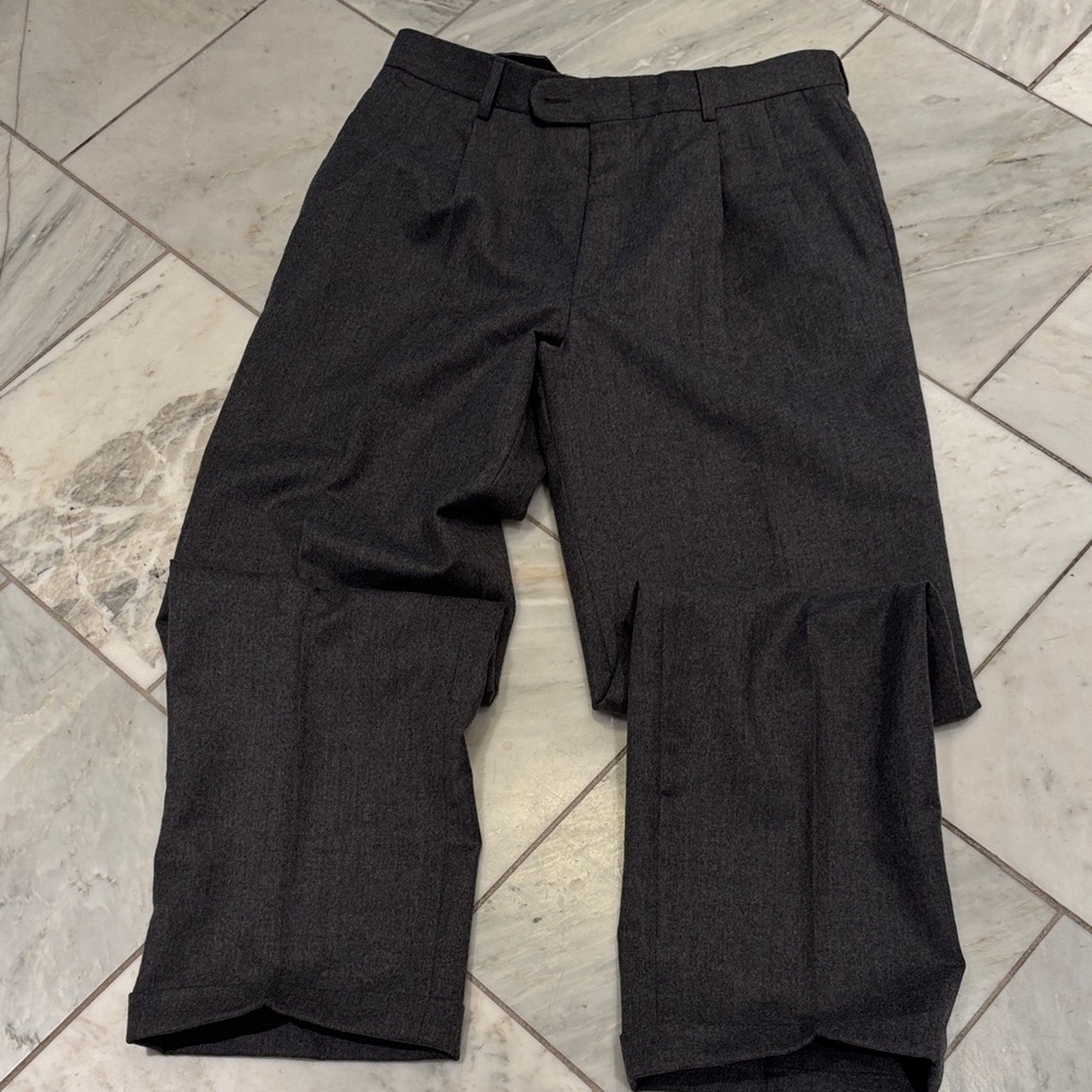 Men's Charcoal Gray Wool Trousers- 34. Pleated. Cuffed.